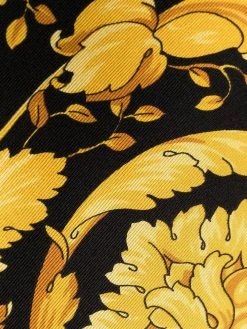 Versace chemise de pyjama en soie à imprimé baroque