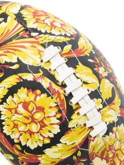Versace ballon de rugby à imprimé baroque