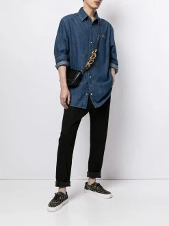 Versace chemise en jean à logo brodé