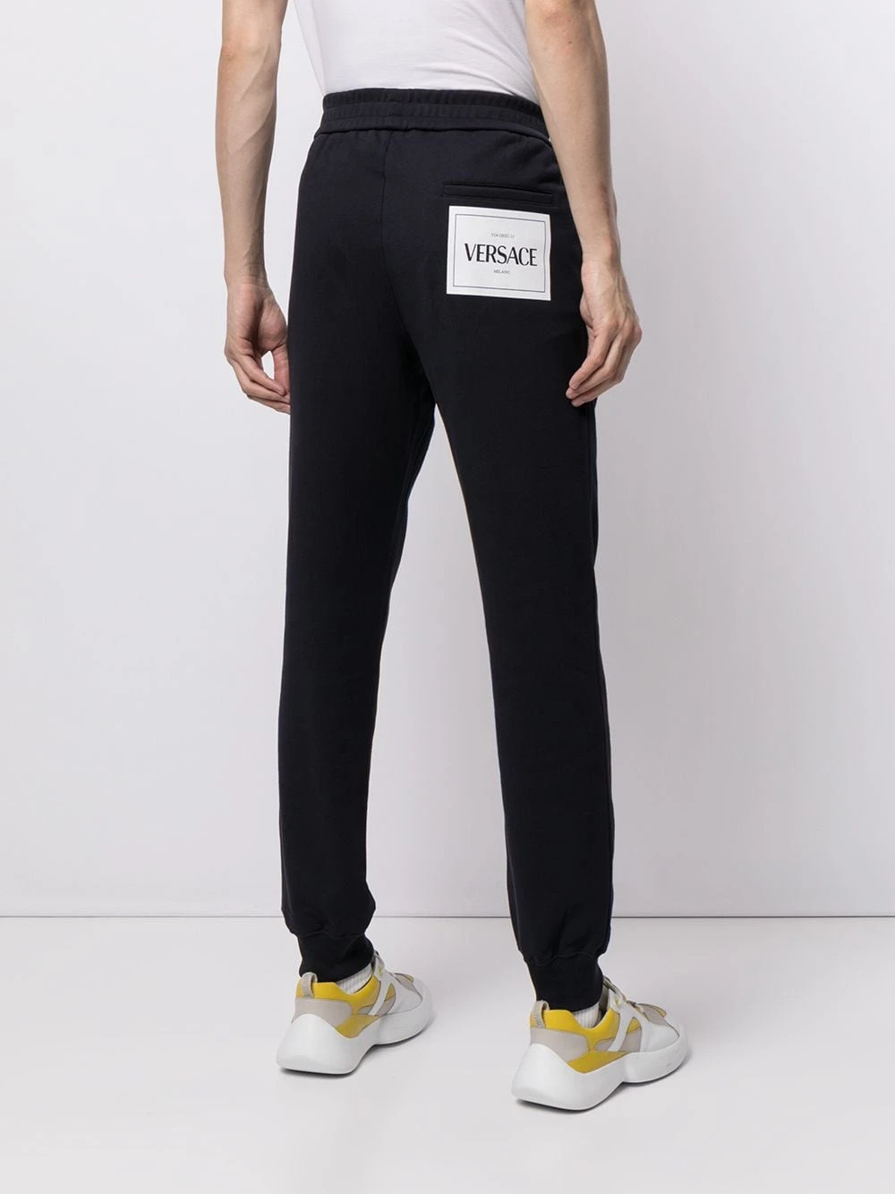 Versace Prix Cassé Pantalon de jogging à patch logo pantalons de survêtement femme 7 Versace pantalon de jogging à patch logo