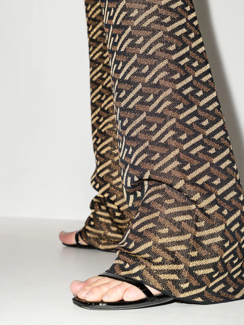 Versace Bonne Qualité Pantalon La Greca évasé en jacquard pantalons évasés femme 6 Versace pantalon La Greca évasé en jacquard