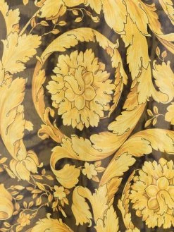 Versace caftan en soie à imprimé baroque