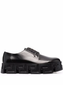 Versace chaussures lacées Greca à semelle crantée