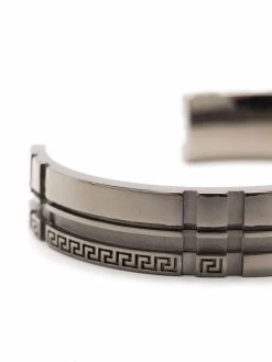 Versace bracelet torque à détail Greca