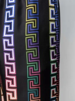 Prix Aimable Versace Short en soie à imprimé Greca Neon bermudas homme 11 Versace short en soie à imprimé Greca Neon