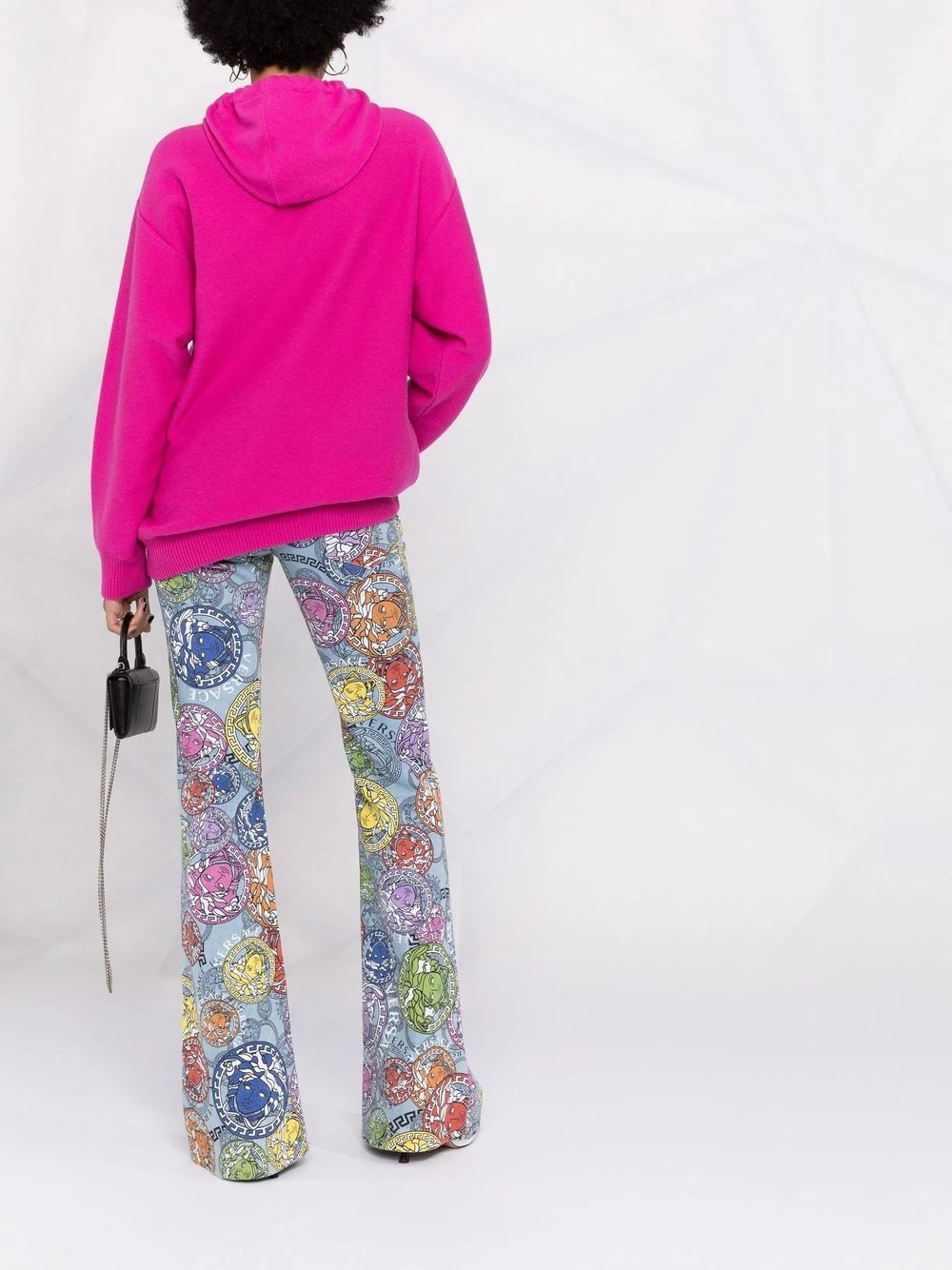 Versace Hoodie à logo texturé Discount En Ligne hoodies femme 6 Versace hoodie à logo texturé