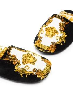 Versace chaussons en velours à imprimé Barocco