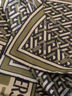 Versace écharpe en soie à imprimé géométrique