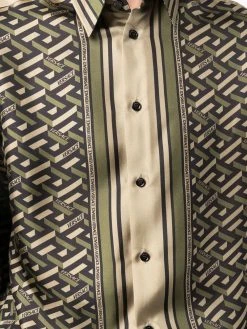 Un Tarif Préférentiel Versace Chemise en soie à imprimé géométrique chemises homme 11 Versace chemise en soie à imprimé géométrique