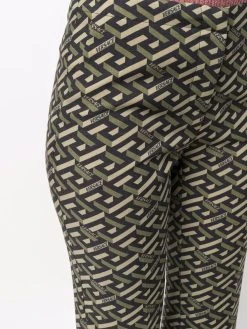 Versace pantalon court à logo Greca imprimé
