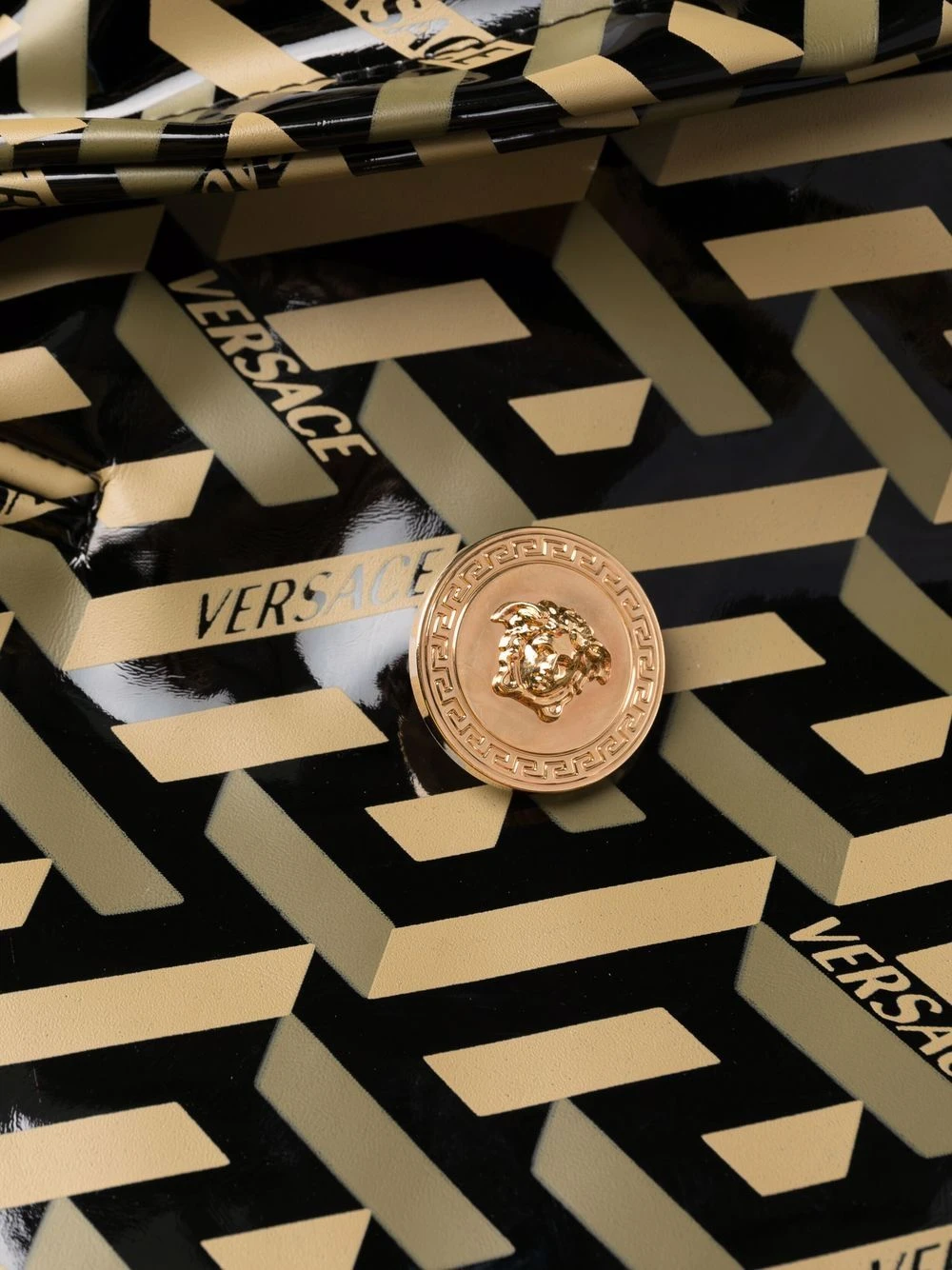 Versace Prix Sacrifiés Manteau à imprimé La Greca manteaux à simple boutonnage femme 10 Versace manteau à imprimé La Greca