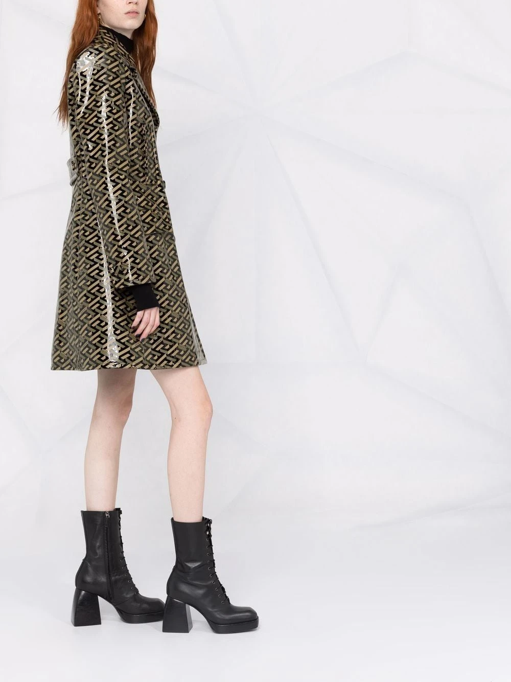 Versace Prix Sacrifiés Manteau à imprimé La Greca manteaux à simple boutonnage femme 6 Versace manteau à imprimé La Greca