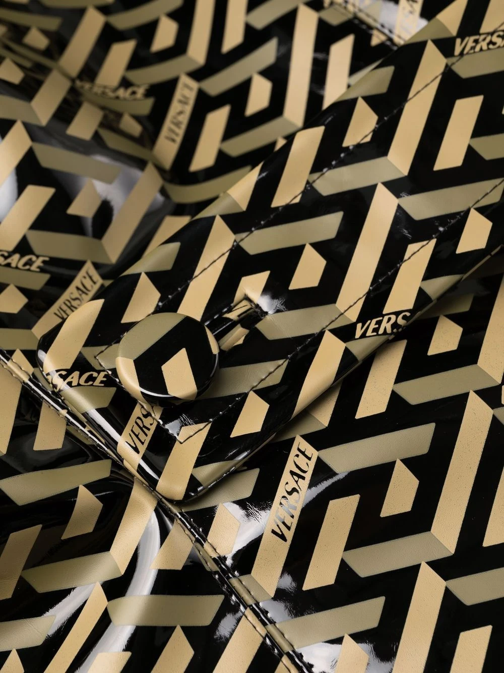 Versace Prix Sacrifiés Manteau à imprimé La Greca manteaux à simple boutonnage femme 9 Versace manteau à imprimé La Greca