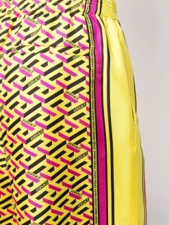 Versace short en soie à imprimé géométrique