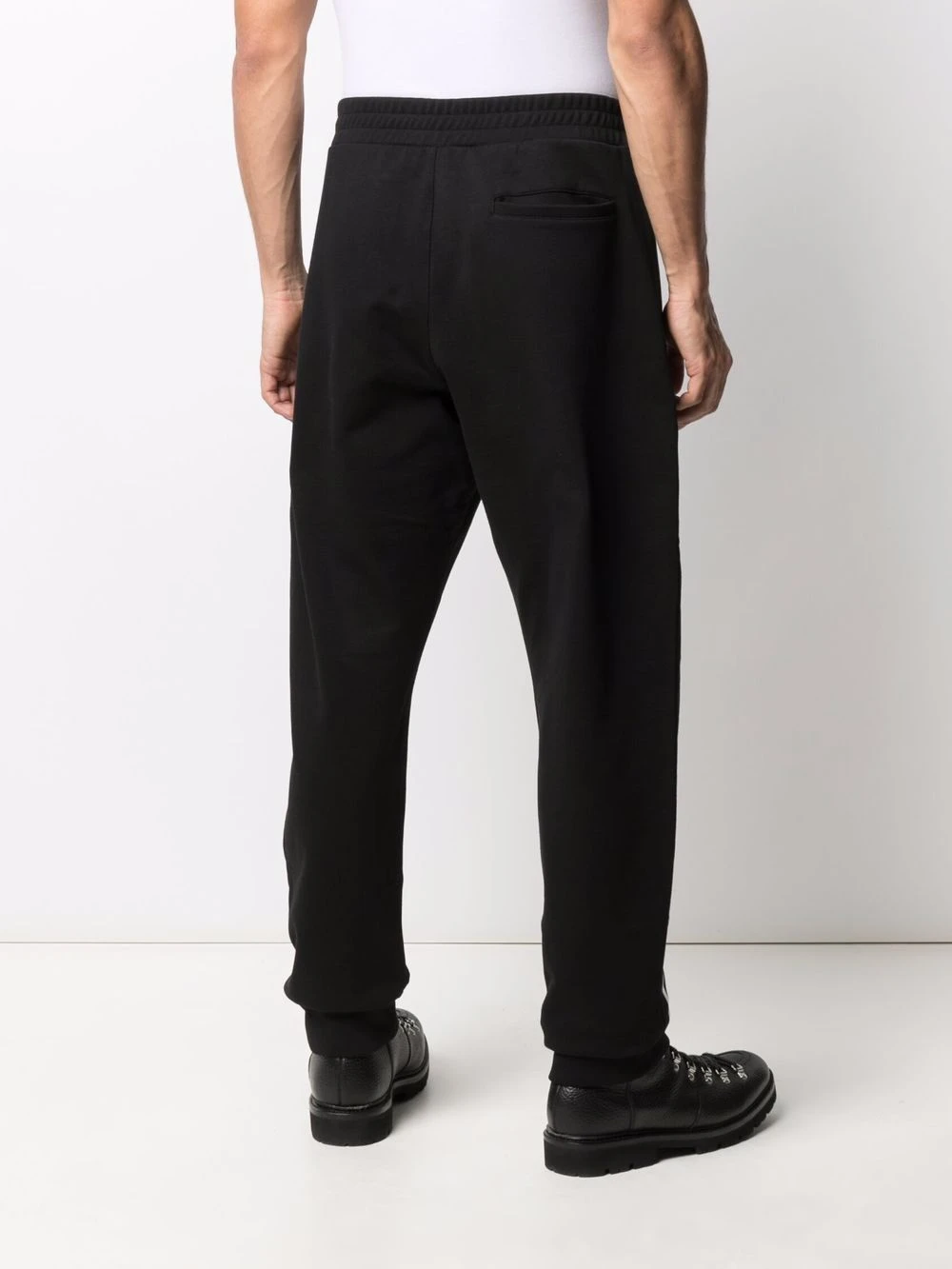 Rabais Versace Pantalon de jogging à détails Greca pantalons de survêtement homme 6 Versace pantalon de jogging à détails Greca