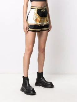 Versace short en soie à imprimé baroque