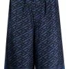 Versace short en soie à imprimé Greca