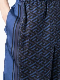 Versace short en soie à imprimé Greca