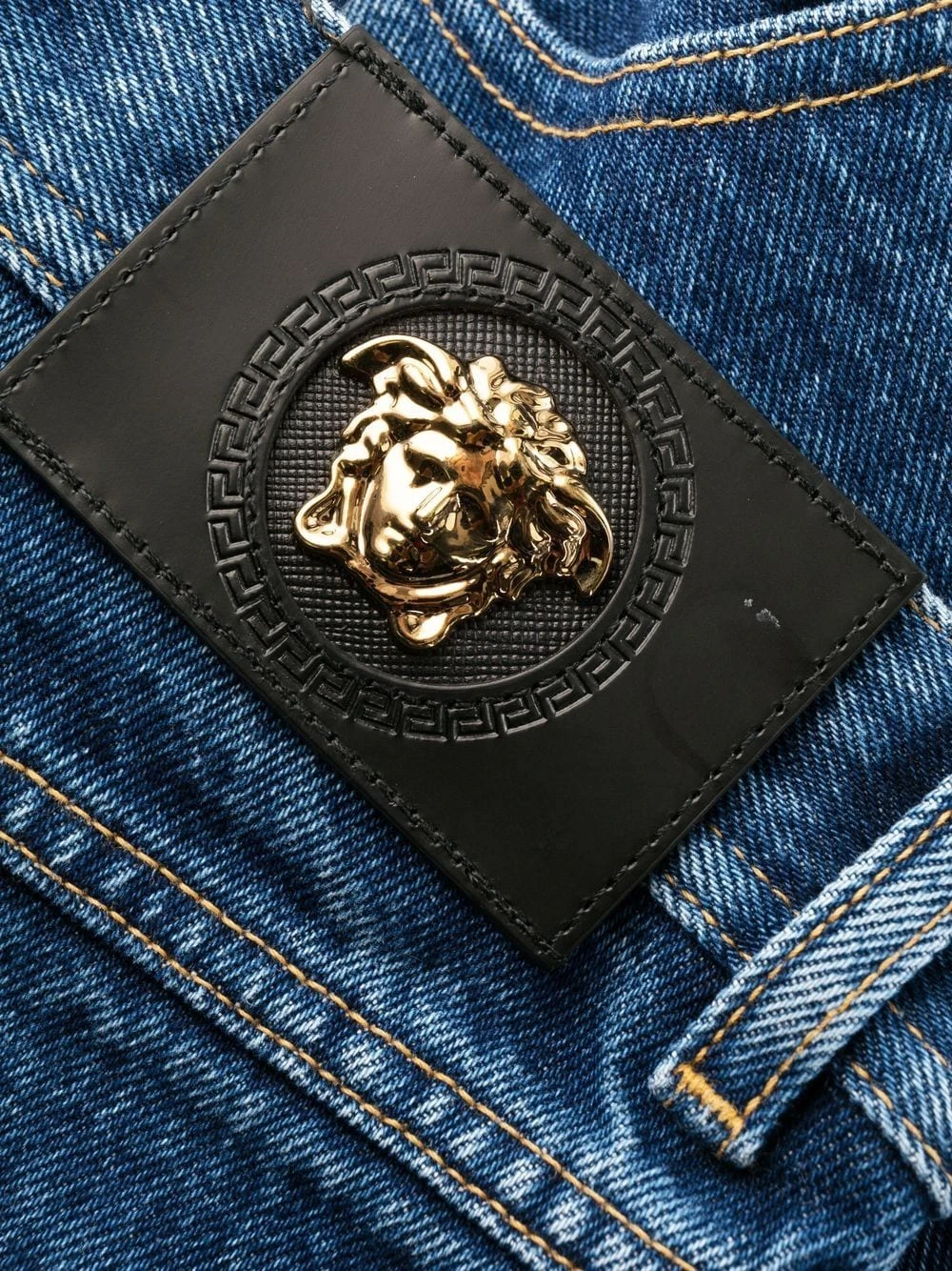 Versace Discount En Ligne Jean bootcut à imprimé Greca jeans droits femme 10 Versace jean bootcut à imprimé Greca