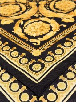 Versace foulard en soie à imprimé baroque