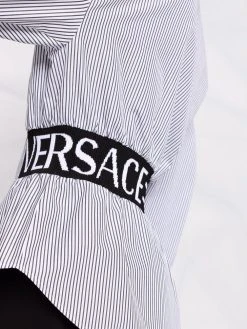 Versace chemise rayée à bande logo en intarsia