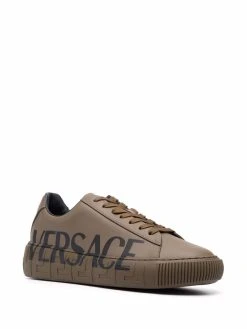 Versace baskets à détail Greca