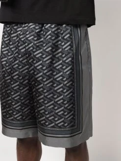 Excellente qualité Versace Short en soie à imprimé Greca bermudas homme 11 Versace short en soie à imprimé Greca