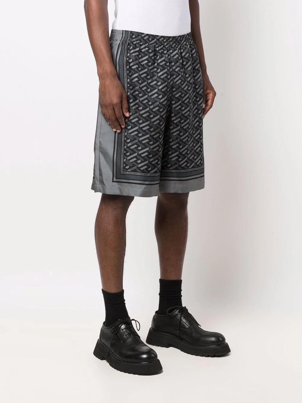 Excellente qualité Versace Short en soie à imprimé Greca bermudas homme 5 Versace short en soie à imprimé Greca