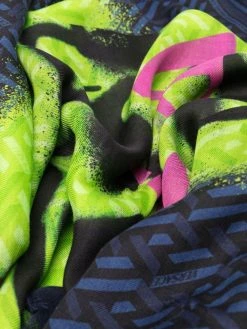 Versace foulard en soie à imprimé graffiti Medusa