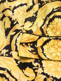 Versace robe de chambre en soie à imprimé Barocco