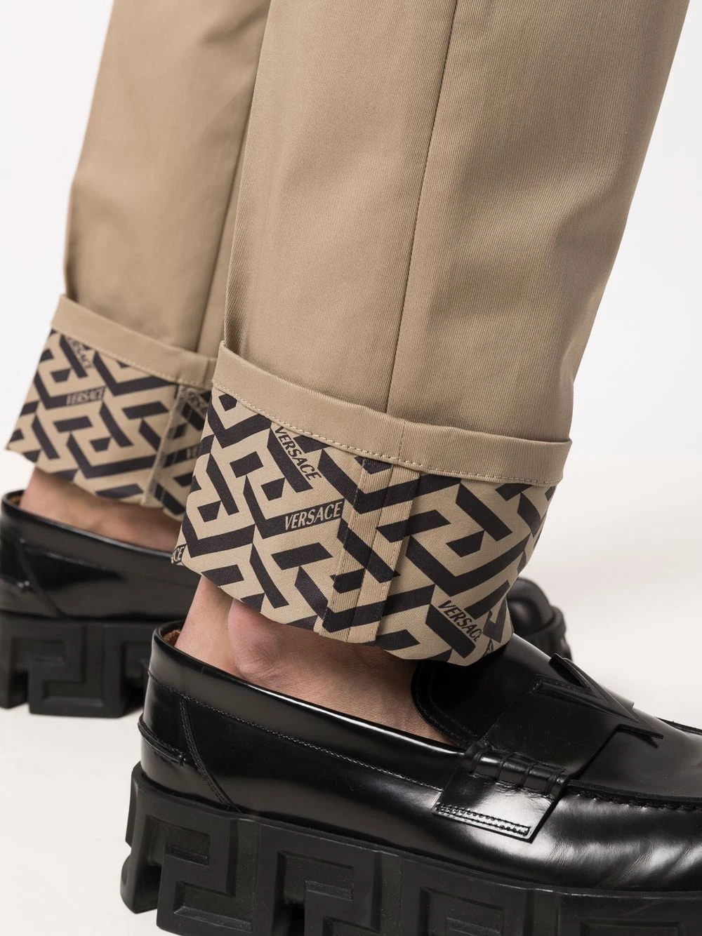 Versace Pantalon chino à coupe droite Prix Avantageux pantalons droits homme 7 Versace pantalon chino à coupe droite