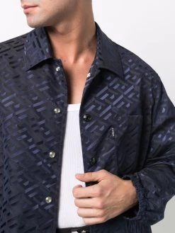 Versace surchemise à imprimé Greca