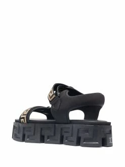 Versace Sandales Greca à attache scratch En promotion homme 8 Versace sandales Greca à attache scratch