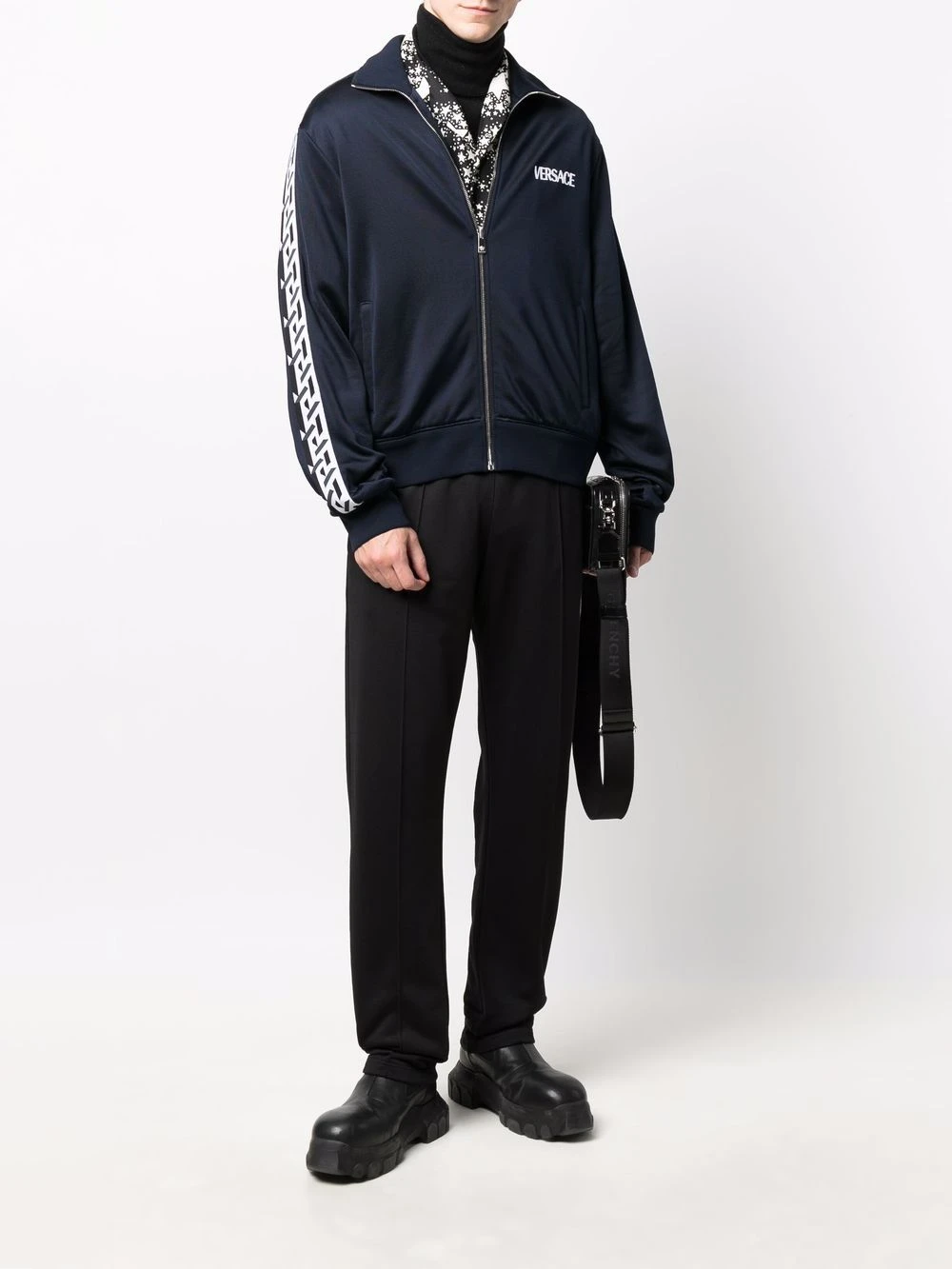 Versace Veste de sport La Greca à logo brodé Prix Raisonnable coupe-vents & vestes de sport homme 4 Versace veste de sport La Greca à logo brodé