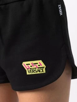 Bas Prix Versace Short de sport à patch logo minishorts femme 11 Versace short de sport à patch logo