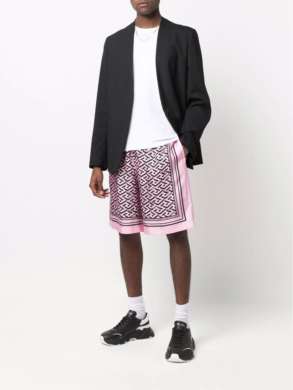 Prix Exclusifs Versace Short en soie à imprimé Greca bermudas homme 4 Versace short en soie à imprimé Greca