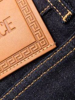 Versace jean La Greca à ourlet retroussé